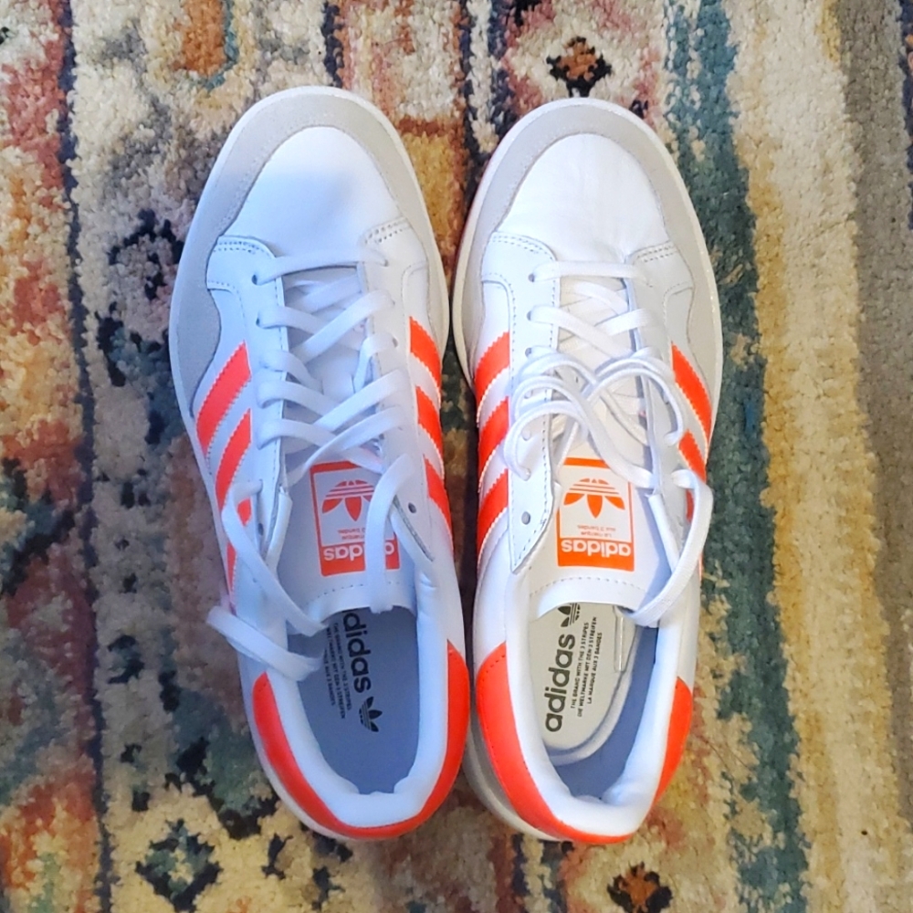 NWOT Adidas Team Court Sneakers